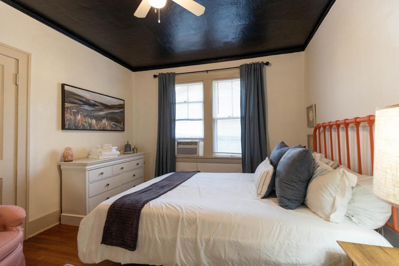 Historic Revival Midtown Duplex 64 Yes Pets Fast Wifi Free Parking Holiday home Memphis