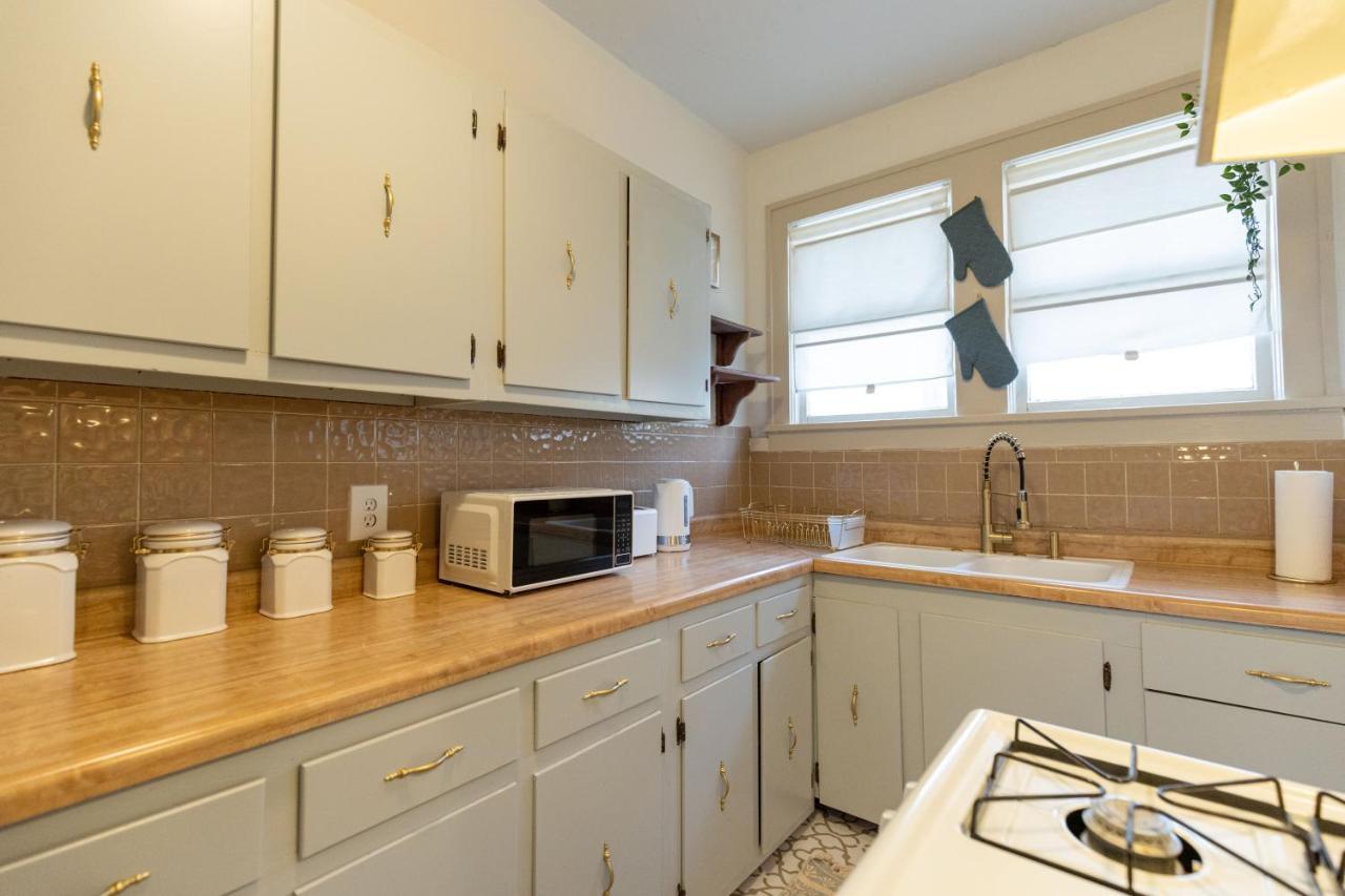 Historic Revival Midtown Duplex 64 Yes Pets Fast Wifi Free Parking Holiday home Memphis