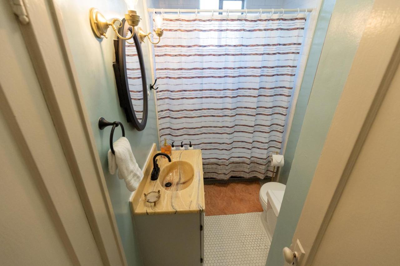 Historic Revival Midtown Duplex 64 Yes Pets Fast Wifi Free Parking *