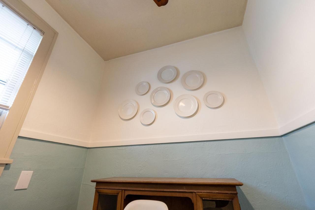 Historic Revival Midtown Duplex 64 Yes Pets Fast Wifi Free Parking Holiday home Memphis