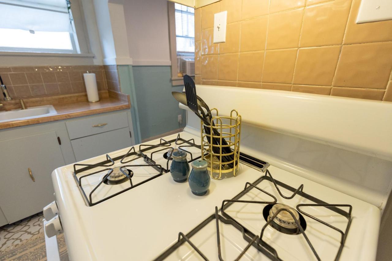 Historic Revival Midtown Duplex 64 Yes Pets Fast Wifi Free Parking *