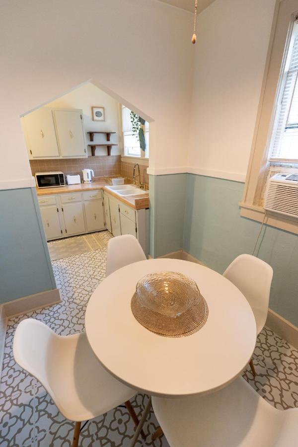 Holiday home Historic Revival Midtown Duplex 64 Yes Pets Fast Wifi Free Parking *